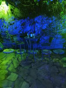 a table and chairs on a patio at night at Sobrado sustentavel e ecológico alugo casa de hóspedes setor campinas in Goiânia