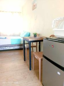 a small room with a table and a bed at Hanna's Condo at Sanremo Oasis in Cebu City