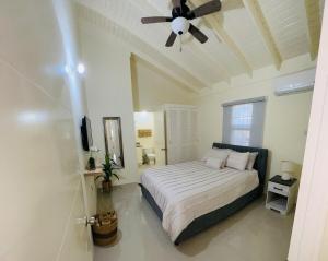 a bedroom with a bed and a ceiling fan at Escape Beloved in Florence Hall +55 photos