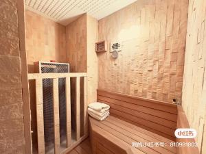 a bathroom with a sauna with wood paneling at 東京雅麗館 in Tokyo