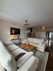 a living room with two white couches and a table at Raufoss Villa Residence in Raufoss