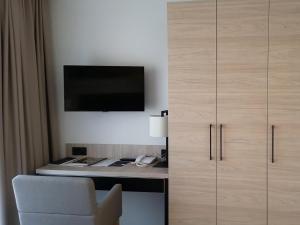 Televisyen dan/atau pusat hiburan di Bristol Aparthotel