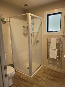a bathroom with a shower and a toilet at Fairlie Holiday Park in Fairlie +62 photos