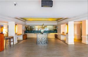 a lobby with a table in the middle of a building at Penthouse unit at Palms Waikiki in Honolulu +40 photos