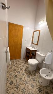 a bathroom with a toilet and a sink at Quinta La Carlota in Navarro