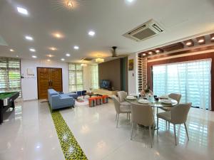 a living room with a table and a couch at Ruma Relaxz by Jeffery Lam Home Management in Malacca