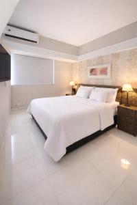 a large white bedroom with a large white bed at Tropical Executive Hotel in Manaus +36 photos