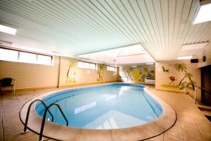 
The swimming pool at or near Best Western York House Hotel
