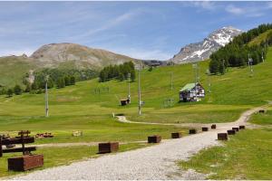 a gravel road in a field with mountains in the background at Appartamento Alpine Suite - Happy Rentals in Sestriere