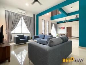 a living room with a couch and two chairs at Desaru Arcadia Double Storey House 11-16 Pax 5 Mins to Desaru Beach in Bandar Penawar