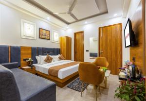 a hotel room with a bed and a tv at Hotel The King Palace Free Pick up From Nizamuddin Railway Station in New Delhi