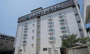 a building with a sign on the side of it at Gimcheon Sweet Hotel in Kimch'ŏn