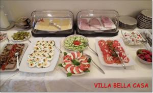 Jedlo v ubytovaní bed & breakfast alebo blízkom okolí + 37 fotografií