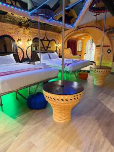 a room with two beds in a bus at PENTHOUSE PATTAYA in Pattaya