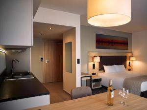 A kitchen or kitchenette at Bristol Aparthotel