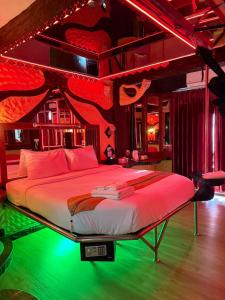 a bedroom with a bed with a red ceiling at PENTHOUSE PATTAYA in Pattaya