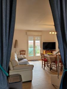 a living room with a couch and a table at Charmes à Changey in Changey