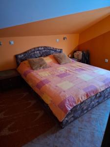 a bedroom with a bed in a room at Apartmani Paulino in Herceg-Novi