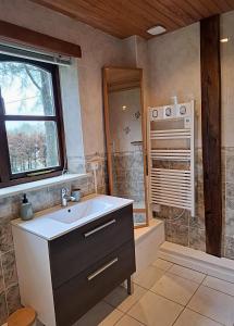 a bathroom with a sink and a shower at Cottage Les Séquoias de l'Oust Clim mobile in Malestroit +26 photos