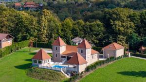 an aerial view of a house with a yard at Dvori Perdedaj by Villas Guide in Beretinec
