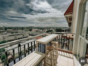 a balcony with a view of a city at Modern Studion with 2 Queen Bed in Sampong