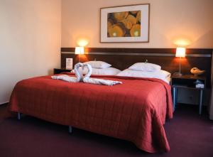 Postel nebo postele na pokoji v ubytování Hotel Cvilín