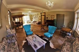 Χώρος καθιστικού στο Alpenrose Hotel and Gardens