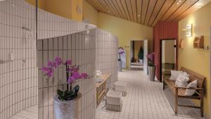 a lobby with a waiting room with purple flowers at Best Western Aparthotel Birnbachhöhe in Bad Birnbach