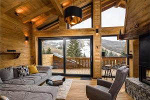 a living room with a couch and a fireplace at A Páholy - Grand Chalet Mátra in Mátraszentimre