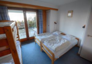 a bedroom with a bunk bed and a window at Antares 006 au centre a Anzere in Anzère