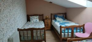 a bedroom with two twin beds in a room at GITE les 3 COQUELICOTS in Coublanc +2 photos