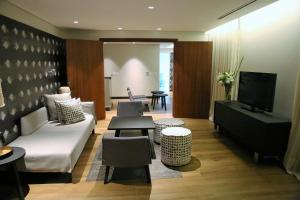 a living room with a couch and a tv at Ilum Experience Home in Buenos Aires