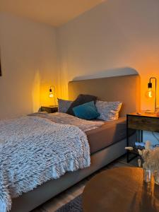 a bedroom with a bed with two lamps and a table at Kuschelnest Michelstadt in Michelstadt