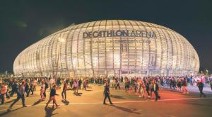 a crowd of people walking in front of a stadium at Platinum cottage in Villeneuve d'Ascq