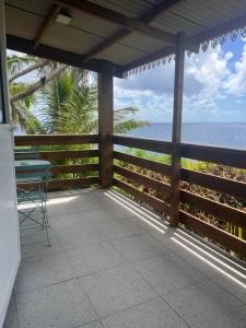 a balcony with a view of the ocean at Au pied du Piton Bellevue in Sainte-Rose