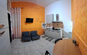 a kitchen with a table and chairs in a room at Casa al Duomo in Augusta