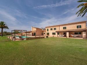 a house with a large yard with a swing at S'hort d'en Bonet in Santanyi