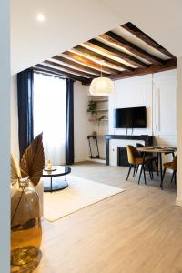 a living room with a table and a dining room at Logements quartier historique de Tours in Tours