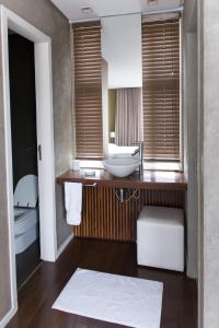 Un baño de ilive018-2 bedroom Penthouse on Copacabana BEACH