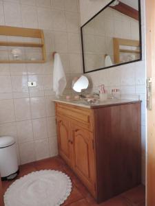 Koupelna v ubytování Casa Emiluz + 37 fotografií