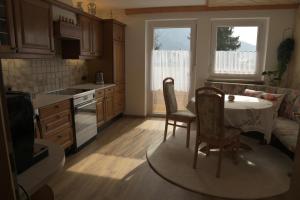 a kitchen with a table and chairs in a kitchen at Appartement Naunspitzblick in Ebbs