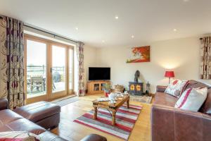 a living room with a couch and a tv at 3 Bed in Tenterden oc-p36303 in Tenterden