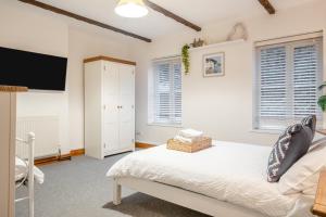 a bedroom with a bed and a flat screen tv at 3 Bed in Shanklin oc-b36038 in Shanklin