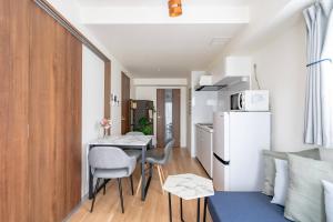 a small kitchen with a table and chairs in a room at The Peak Tengachaya 605 KIX Direct Cozy Elegance near Namba in Osaka