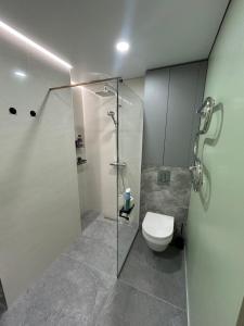 a bathroom with a glass shower and a toilet at Апартаменты Toome в Кохтла-Ярве in Ahtme