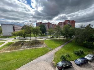 an aerial view of a park with cars parked at Апартаменты Toome в Кохтла-Ярве in Ahtme