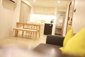 a kitchen and dining room with a table and a dining room at Kim Poshtel Hatyai in Hat Yai +28 photos
