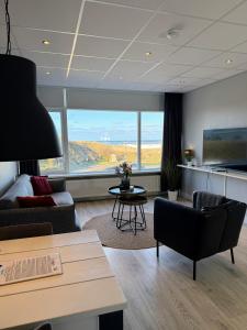 a living room with a couch and a table at Residence Le Mistral in Noordwijk aan Zee