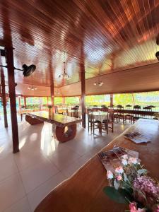 a large room with tables and chairs and tablesearcher at Portal do Sol Lençóis Pousada in Barreirinhas