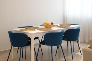 a white table with chairs and a bowl of fruit on it at Nila 1 by Huskalia in Los Llanos de Aridane